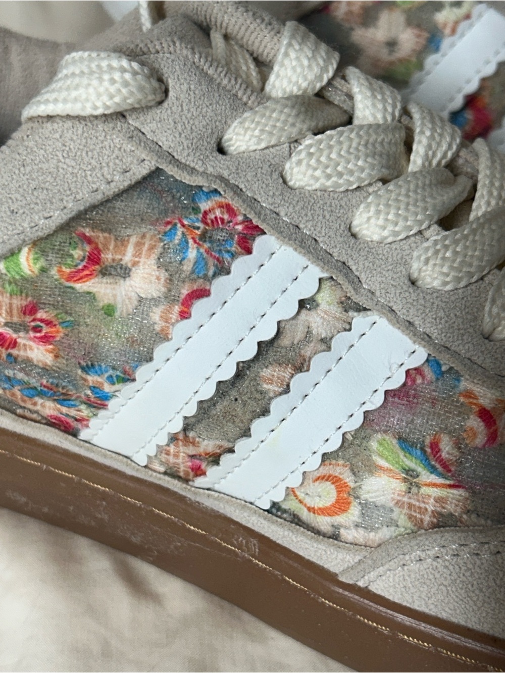 Esme Sneakers Floral Low Top Suede Lace-Up Gum Rubber Women’s 7 - Picture 3 of 7